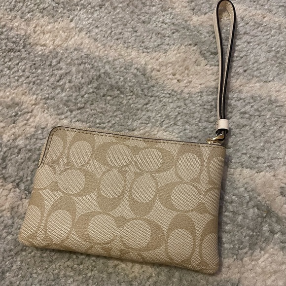 Brand New Coach Wristlet in Box - Picture 4 of 4